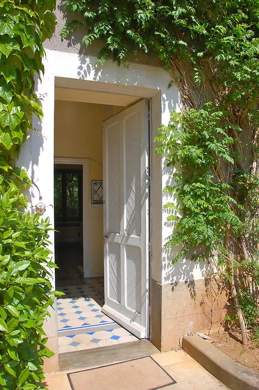 Domaine Le Peyrou Bed & Breakfast Luzech 3*,  France